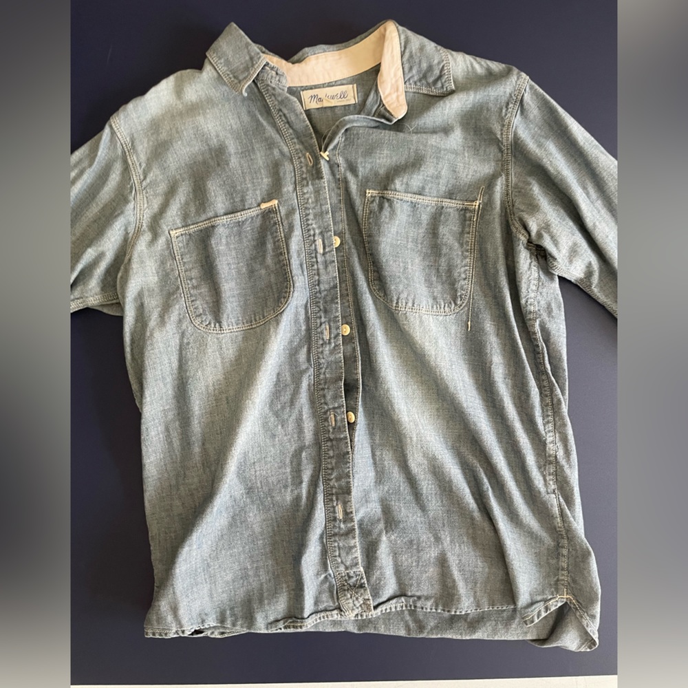 Madewell Women’s light blue button down. Size small.